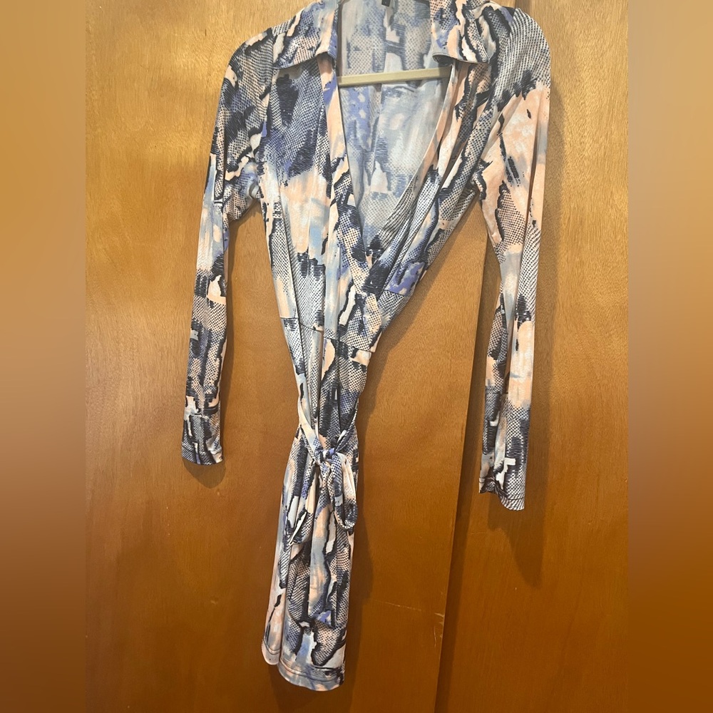 Abstract Patterned Long Sleeve Dress - Picture 2 of 6